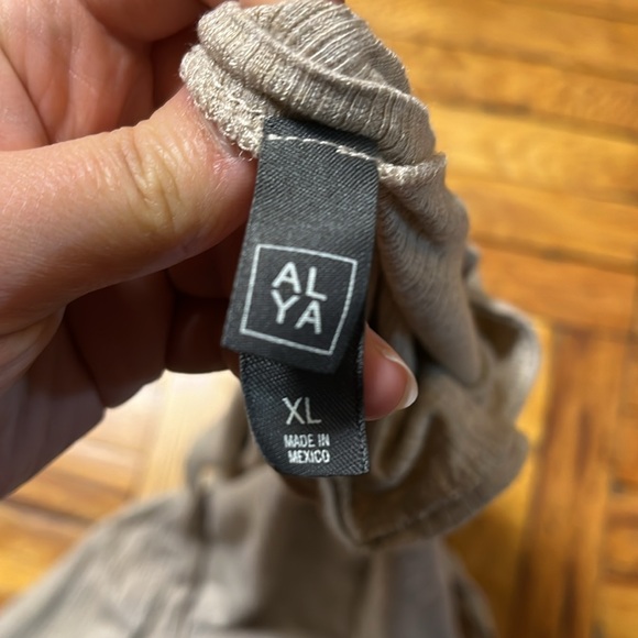 SOLD   💃🏼FREE W/BUNDLE Francesca’s Alya Ribbed Tie Waist Midi Dress - Picture 3 of 6